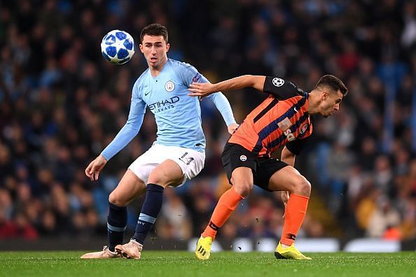 Moraes (R) in action for Shakhtar Donetsk in the UCL